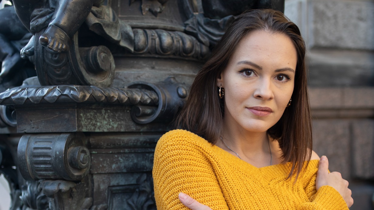 Актриса Валентина Муравская, как и зрители, с любопытством следит за судьбой своих героинь