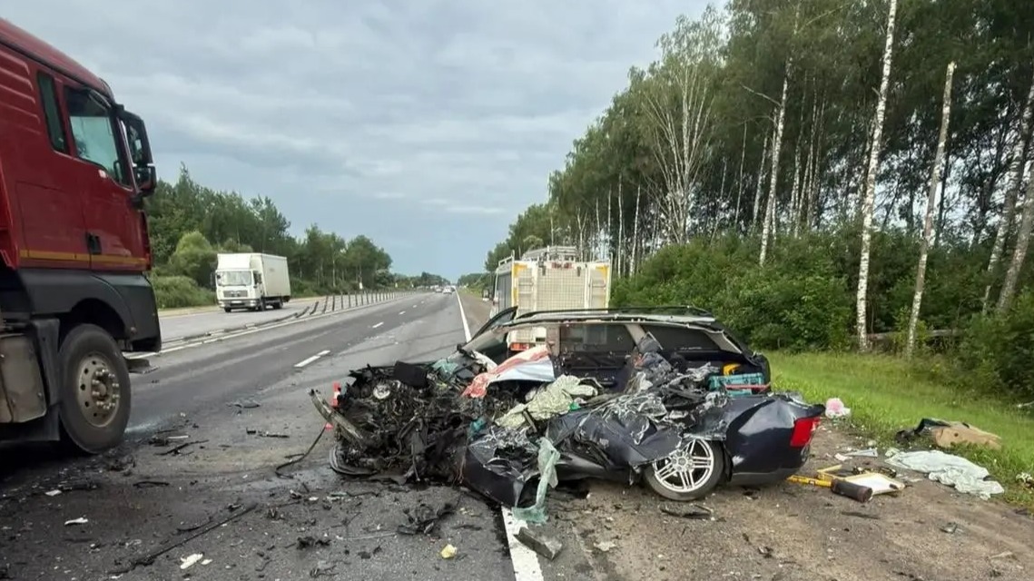 Два человека погибли, еще один пострадал в результате аварии в Подмосковье