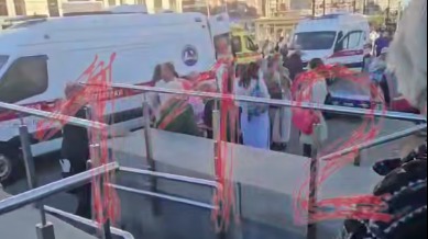 Четырем детям стало плохо в метро Петербурга, их увезли в реанимацию