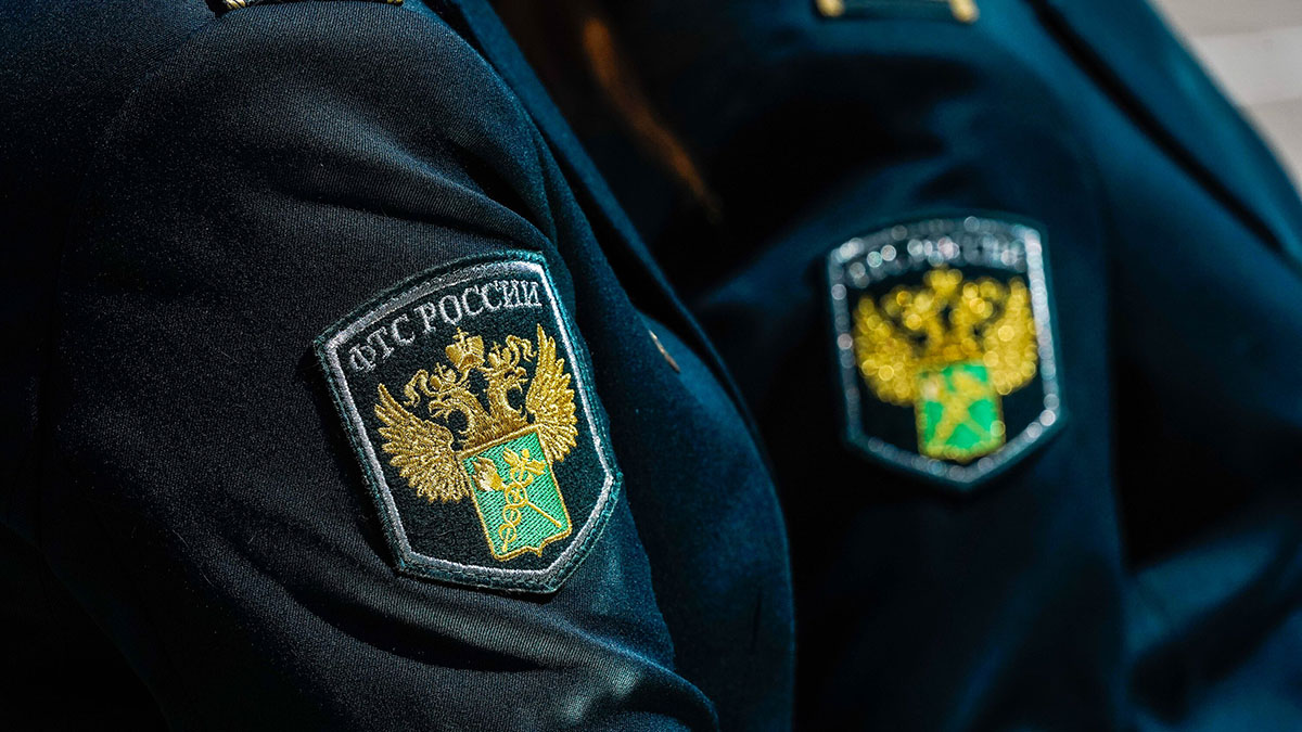 Таможенники в Пулково изъяли у пассажира из Дубая украшения на шесть миллионов