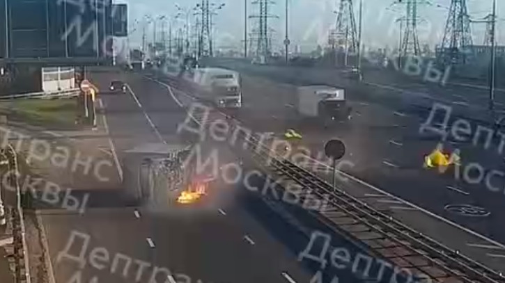 Автомобиль загорелся на 48-м километре МКАД