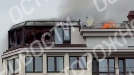 Спасатели обнаружили новый очаг пожара под крышей ЖК «На Страстном бульваре»