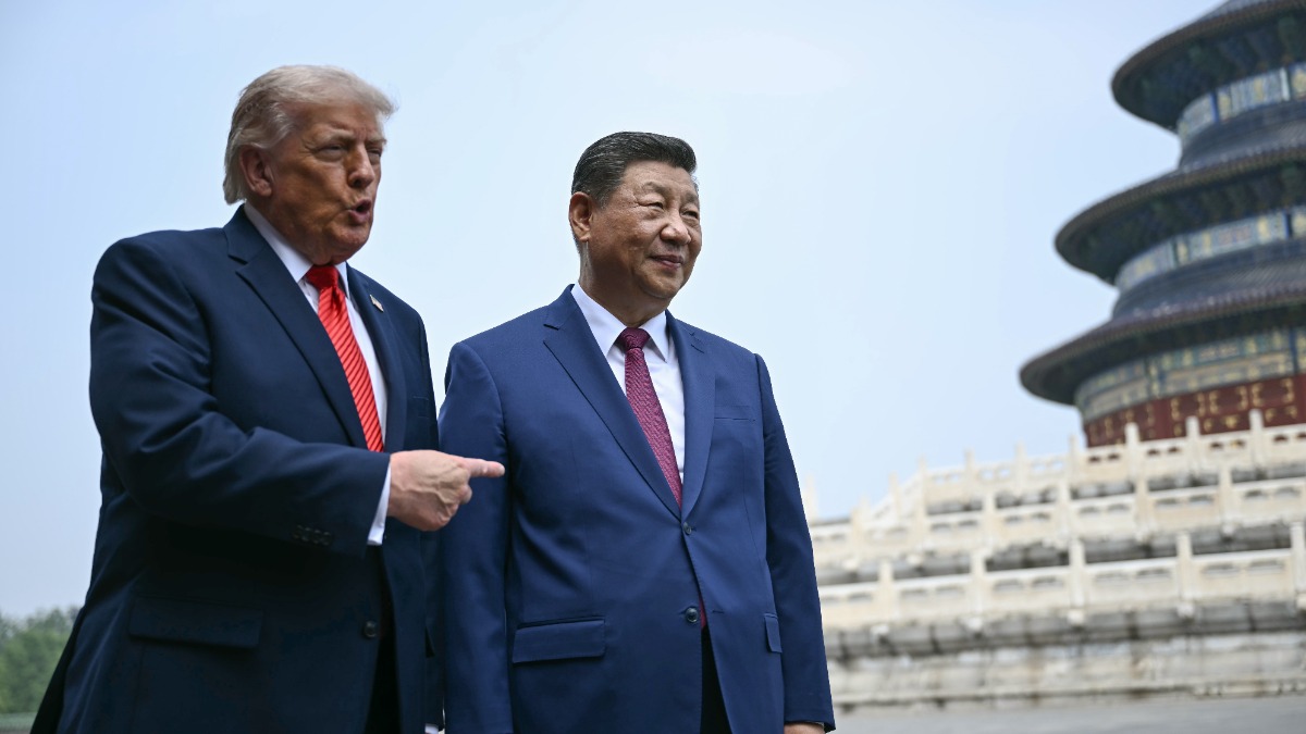 14 мая. Президент США Дональд Трамп (слева) и председатель КНР Си Цзиньпин в Пекине
