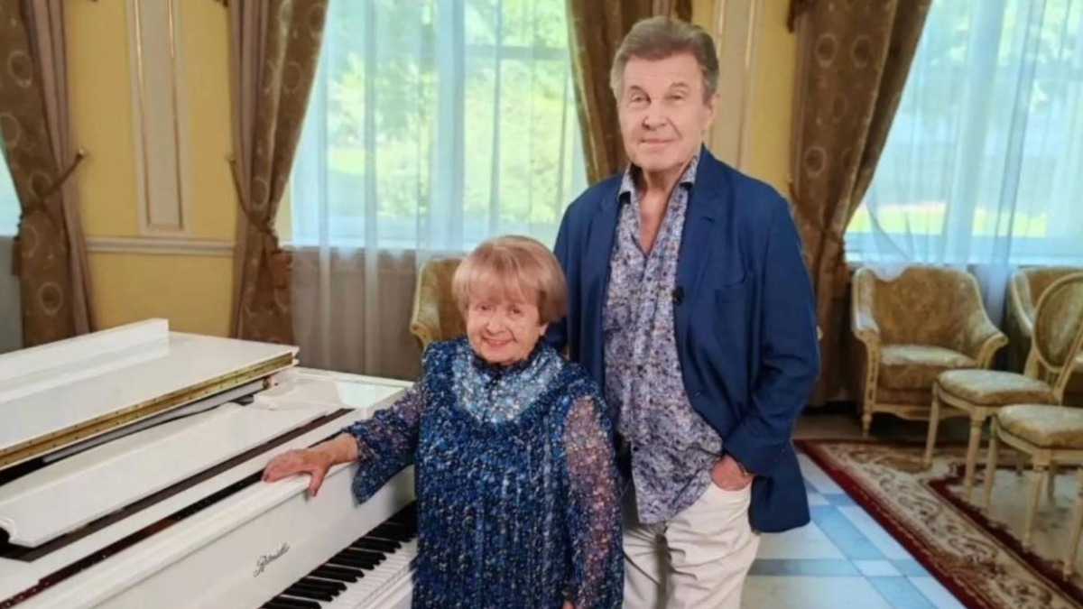 Лев Лещенко опубликовал фотографию с 96-летней Александрой Пахмутовой