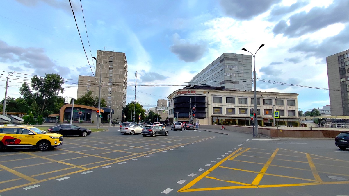 Более 50 диагональных пешеходных переходов обустроили во всех округах столицы