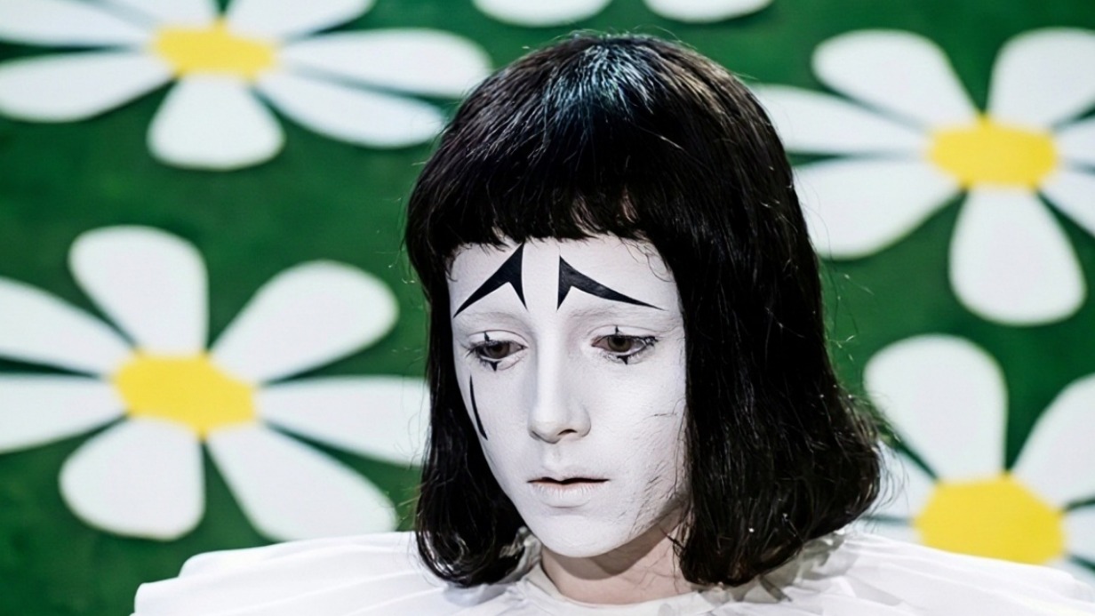 Кадр из фильма «Приключения Буратино» (1975). Актер Роман Столкарц в роли клоуна Пьеро. В мировой культуре этот персонаж — олицетворение типажа меланхоличного страдальца