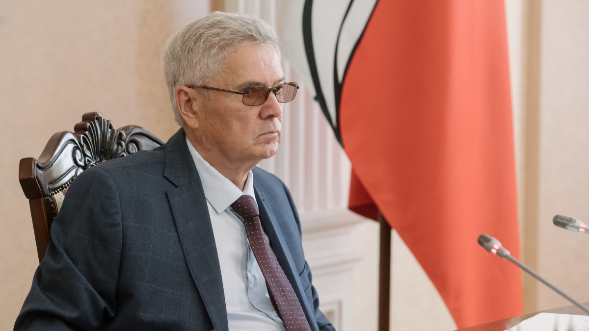 Заместитель председателя правительства Воронежской области Владимир Попов во время заседания
