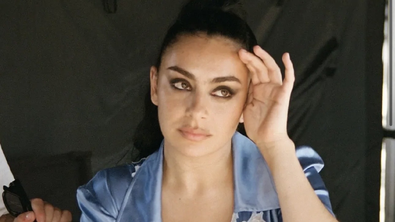 Певица Charli xcx снялась в новом клипе в наряде российского дизайнера