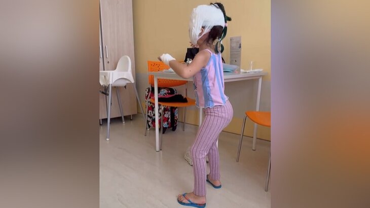 Девочка в «маске Бэтмена» начала танцевать после финальной операции в Петербурге