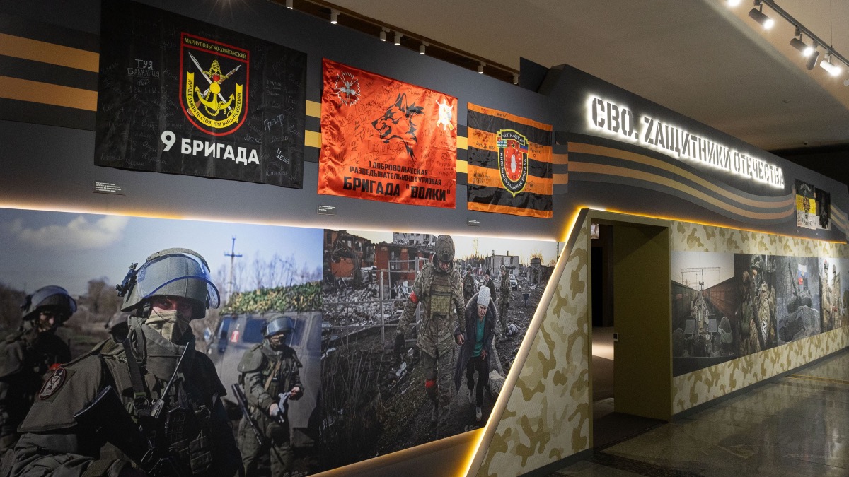 Экспозиция Музея Победы пополнилась флагами боевых подразделений — участников СВО
