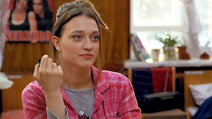 РИАН: Актриса из сериала «Пончик Люся» Бурковская собирала средства для «Азова»*