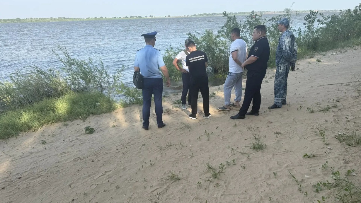 Судно «Омега» опрокинулось в акватории Волги в Астраханской области