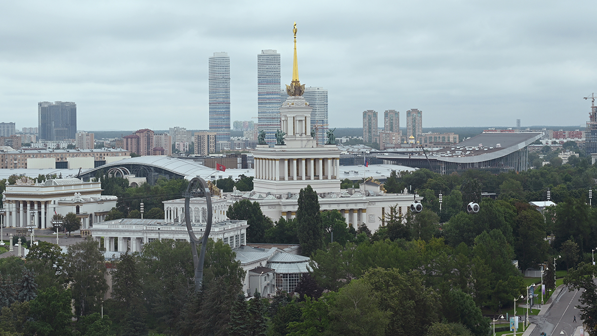 От «Космоса» до «Главтабака»: Юлия Пересильд поделилась фаворитами на ВДНХ