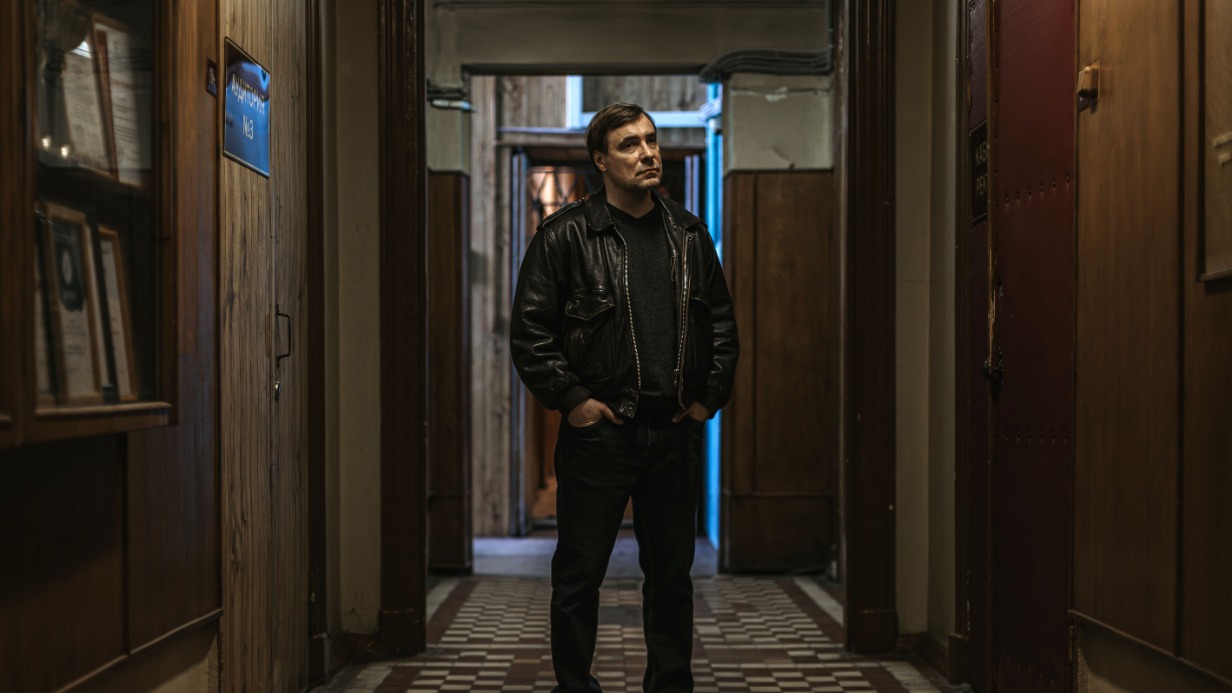 Кадр со съемок новой части «Фишера». Евгений Цыганов в роли следователя Алексея Титова, которому предстоит вступить в схватку с маньяком, действующим в Твери
