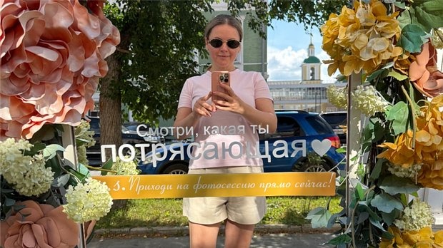 Жена Игоря Николаева прогулялась в мини-шортах и назвала себя потрясающей