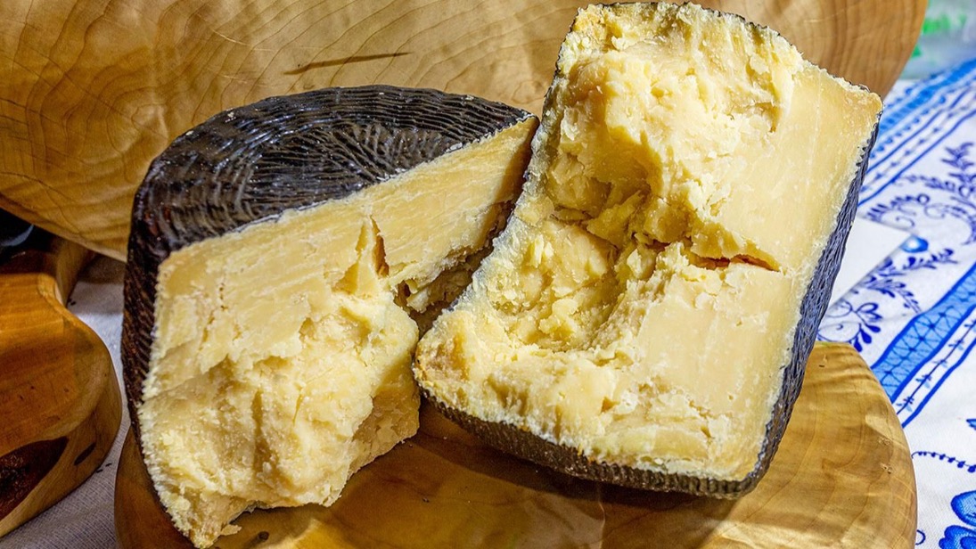 Участники московской ярмарки передают свою продукцию в зону СВО