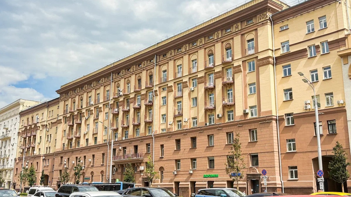 Три московских дома в стиле советской неоклассики получат новые лифты