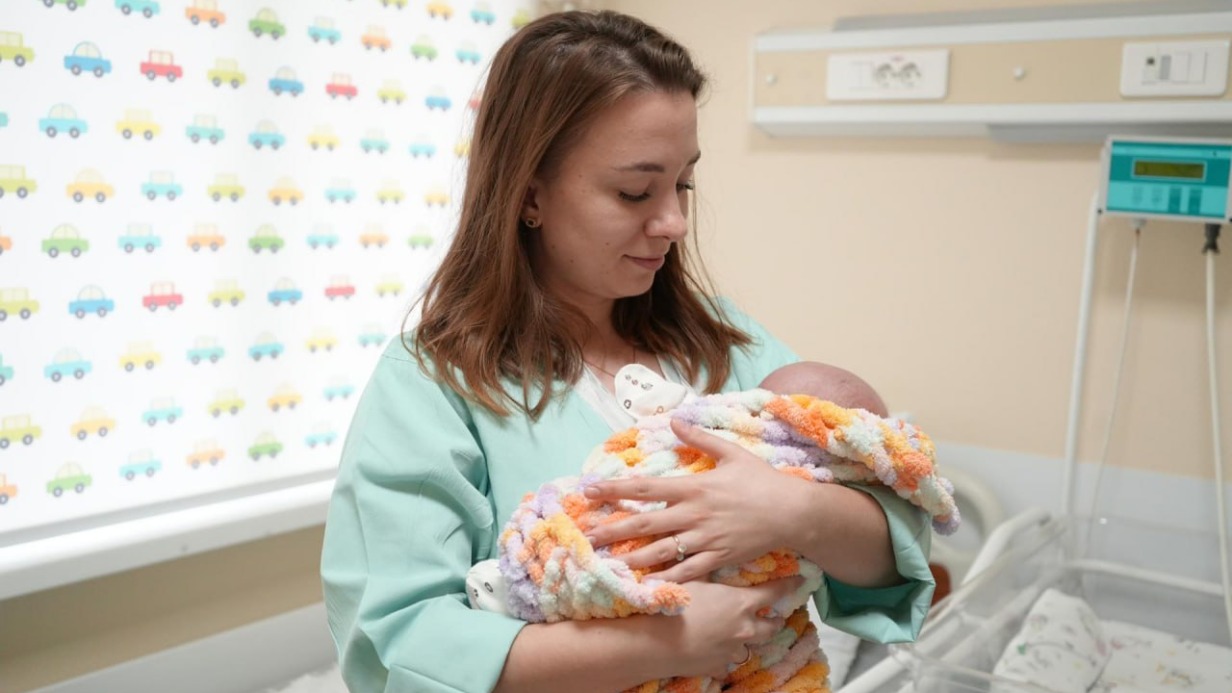 Подмосковные врачи выходили новорожденного мальчика весом 650 граммов