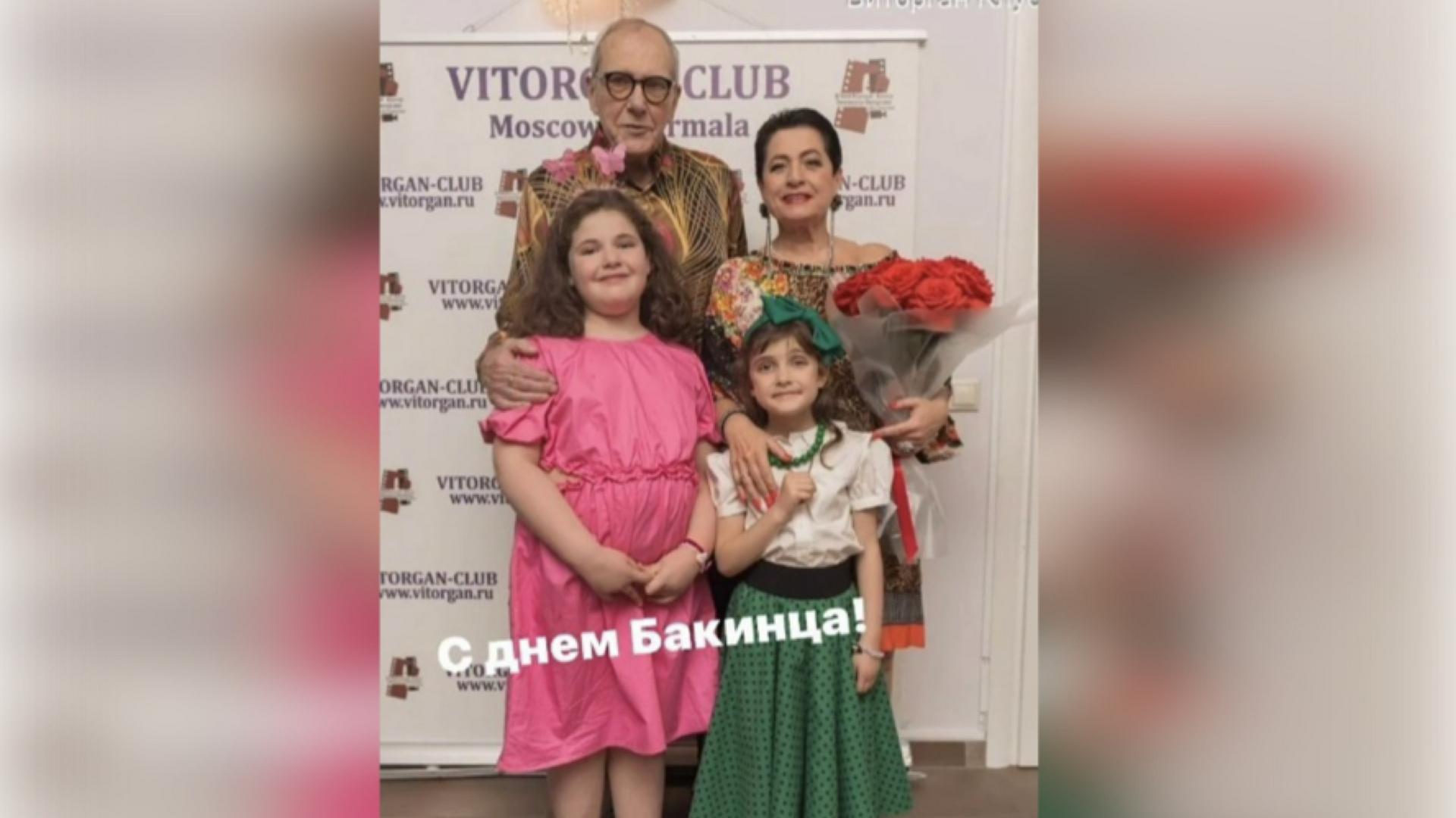 Актера Эммануила Виторгана раскритиковали за пестрые наряды дочерей