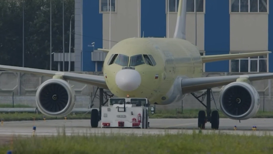 Серийный импортозамещенный самолет МС-21 совершил первый полет