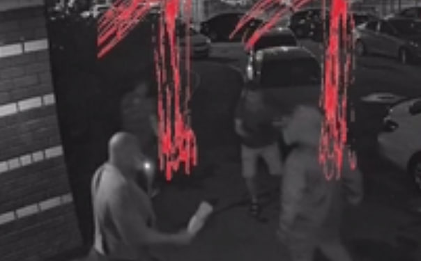 Видео с моментом нападения на двоих мужчин в Солнечногорске появилось в Сети