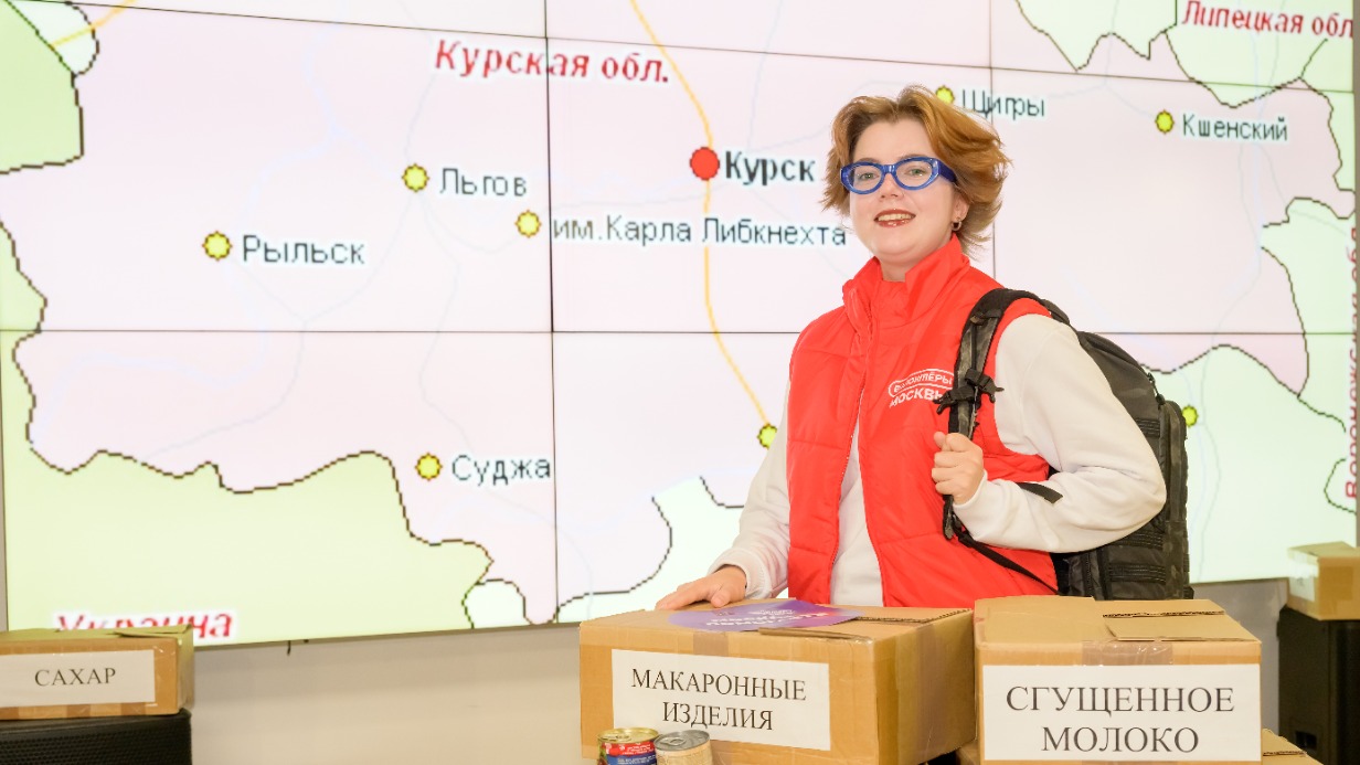 5 августа. Волонтер Москвы Анна Шахова продолжает оказывать активную помощь жителям приграничных регионов. Сейчас девушка участвует в подготовке к отправке очередной партии гуманитарного груза в Курскую область