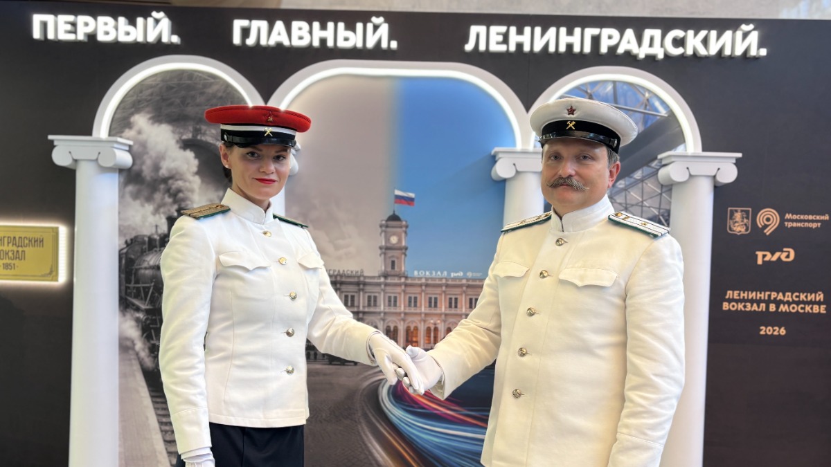 Реконструкторы Московского метро Марина Чалых и Олег Шухат на Ленинградском вокзале
