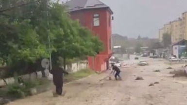 Дагестанский коммунальщик спас ребенка, которого унесло потоком во время дождя
