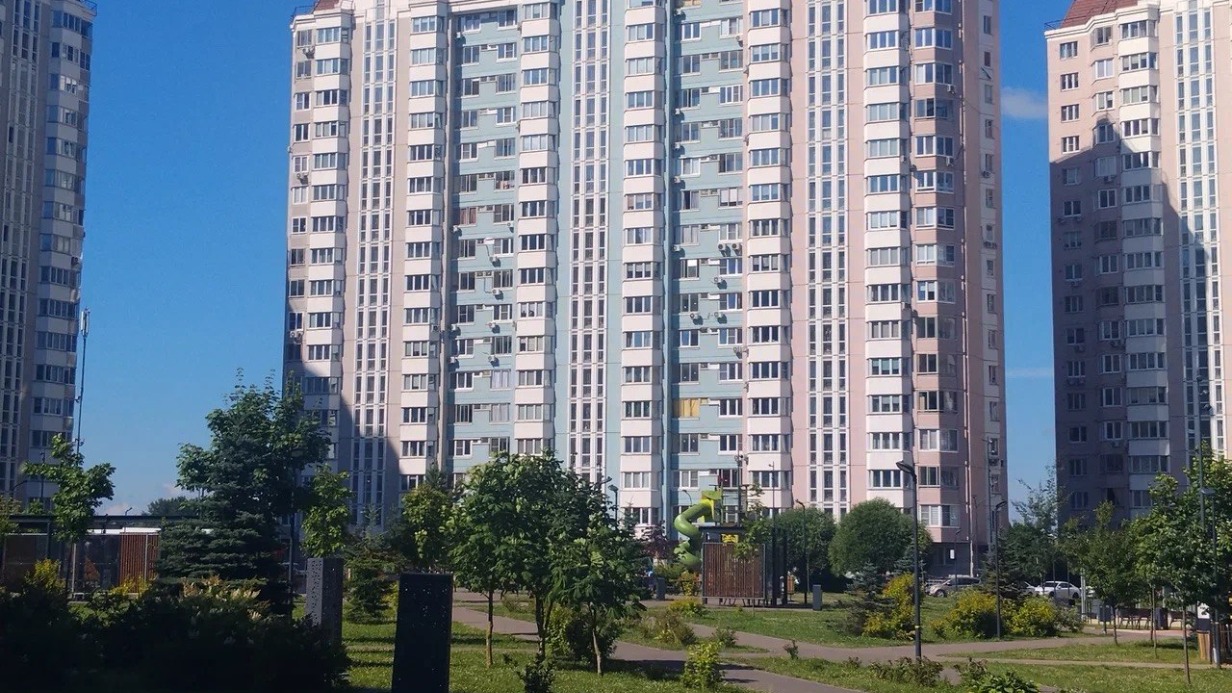 На торги выставлены 16 нежилых помещений на улице Авиаторов в Москве
