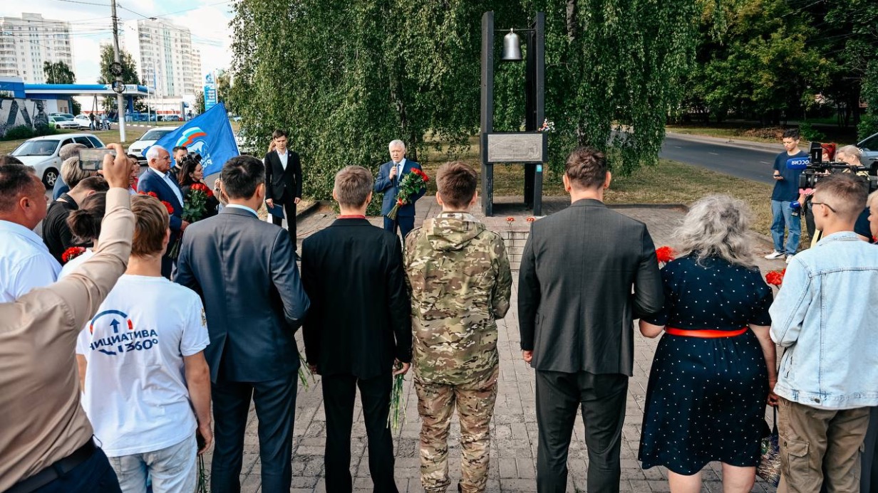 Куряне почтили память погибших моряков АПРК «Курск»