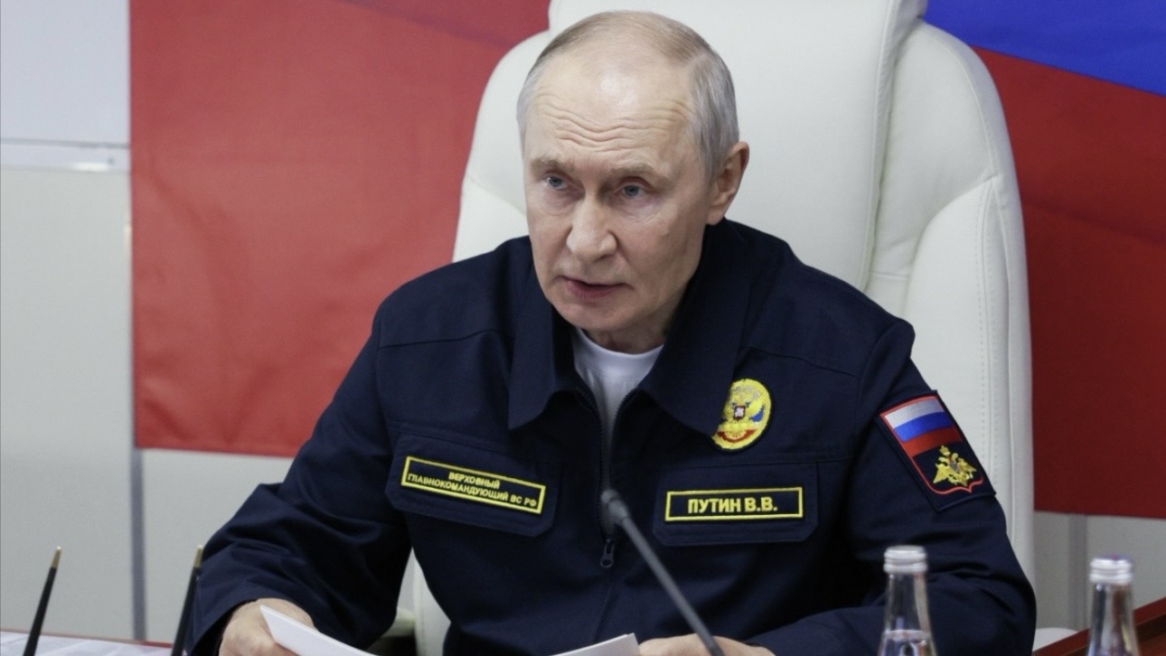 Офицер Дандыкин: Путин не носит погоны на своей военно-морской форме