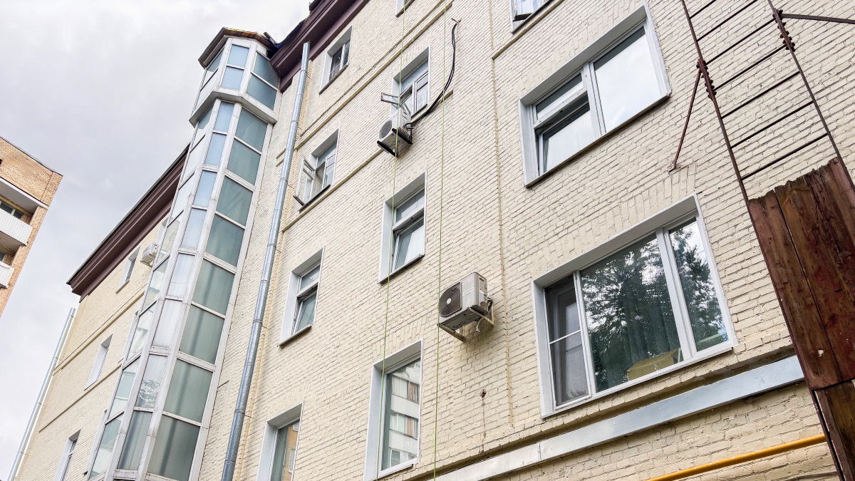 В районе Хамовники проходит капитальный ремонт жилого дома, возведенного в 1927 году по индивидуальному проекту