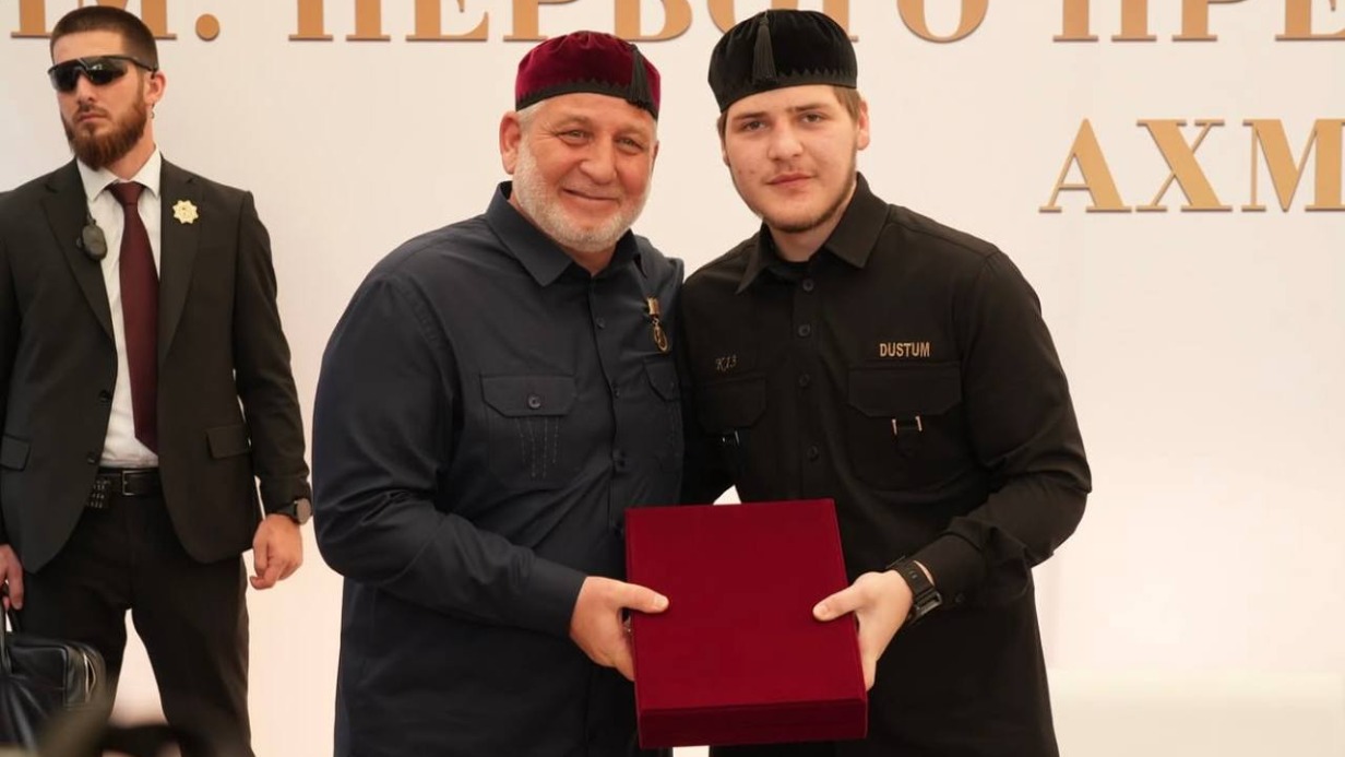 Адам Кадыров получил звание почетного гражданина Курчалоевского района Чечни