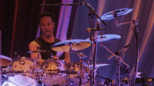 Джона Пэриса из Earth, Wind & Fire ввели в кому из-за проблем с сердцем