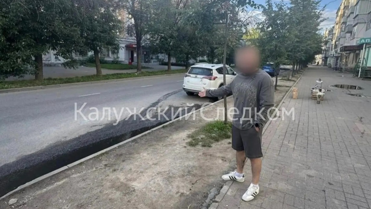 Житель Калуги из мести расклеил на автомобиле бывшей девушки ее интимные фото
