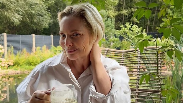 Похудевшая на 25 килограммов актриса Пермякова показала фото без макияжа