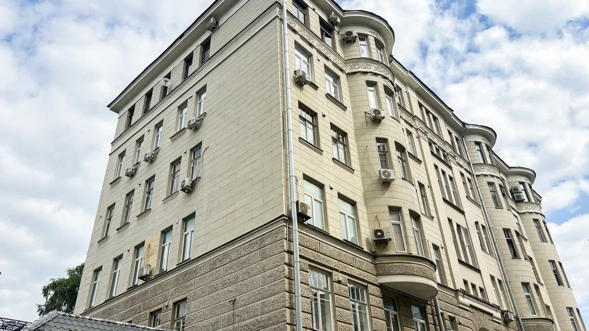 Полная замена лифтов в трех исторических жилых домах центра столицы в 2026 году