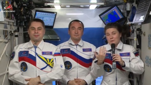 Космонавты с борта МКС поздравили россиян с Днем Государственного флага