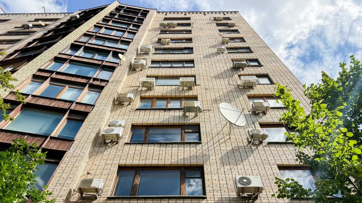 Легендарный дом советской элиты обновляют в Пресненском районе Москвы