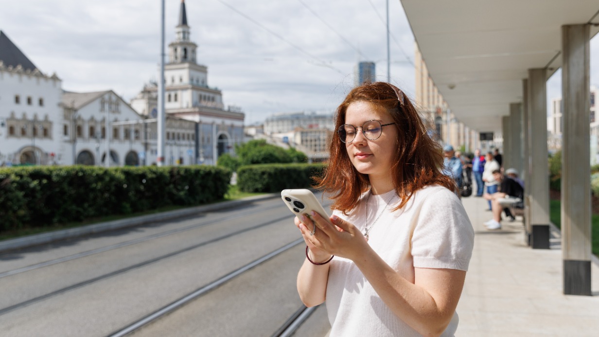 На всех столичных остановках наземного транспорта расширили функционал QR-кодов с прогнозом прибытия транспорта