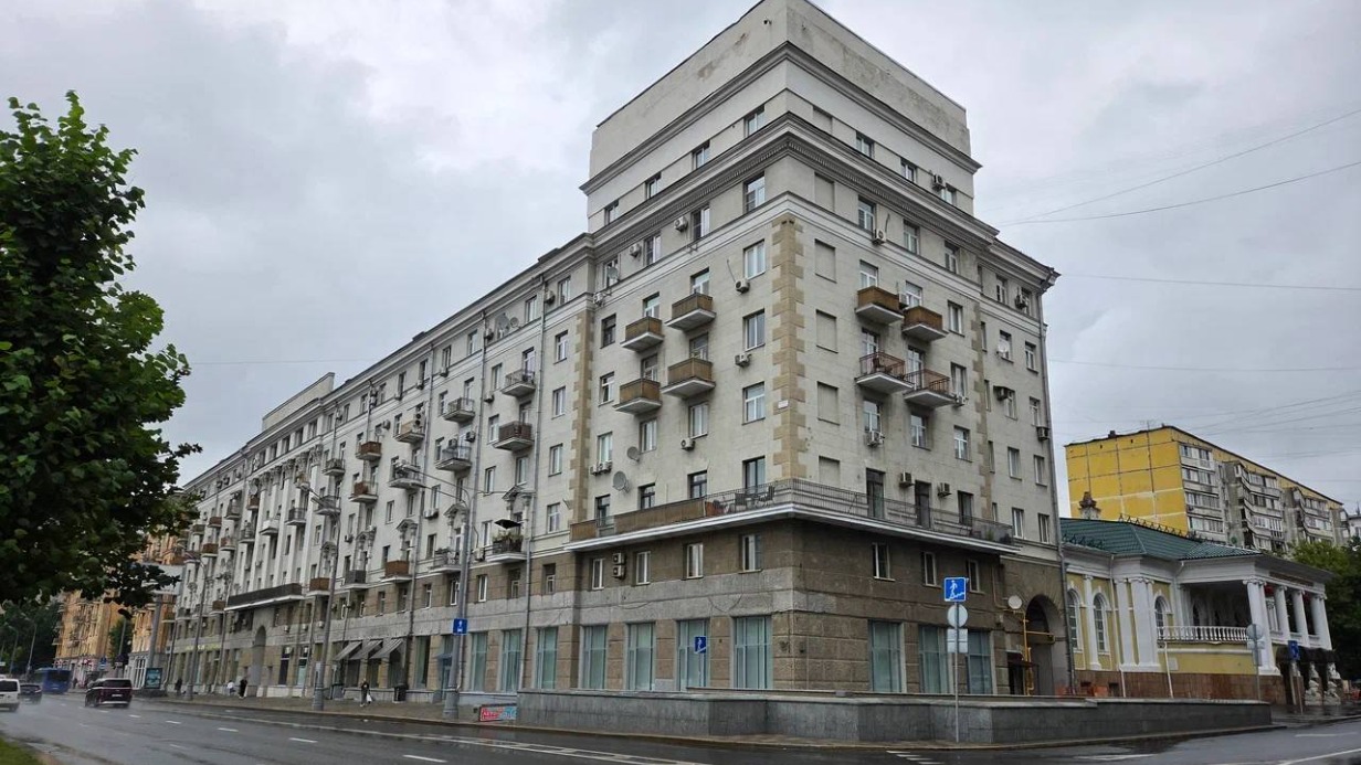 Два крупных нежилых помещения в Беговом районе выставили на городские торги