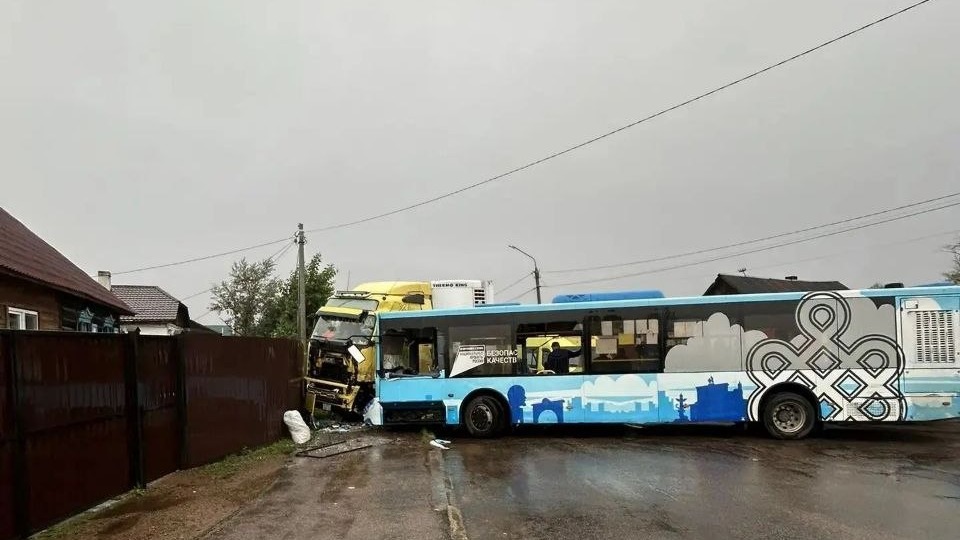 Шесть человек пострадали в ДТП с автобусом в Улан-Удэ