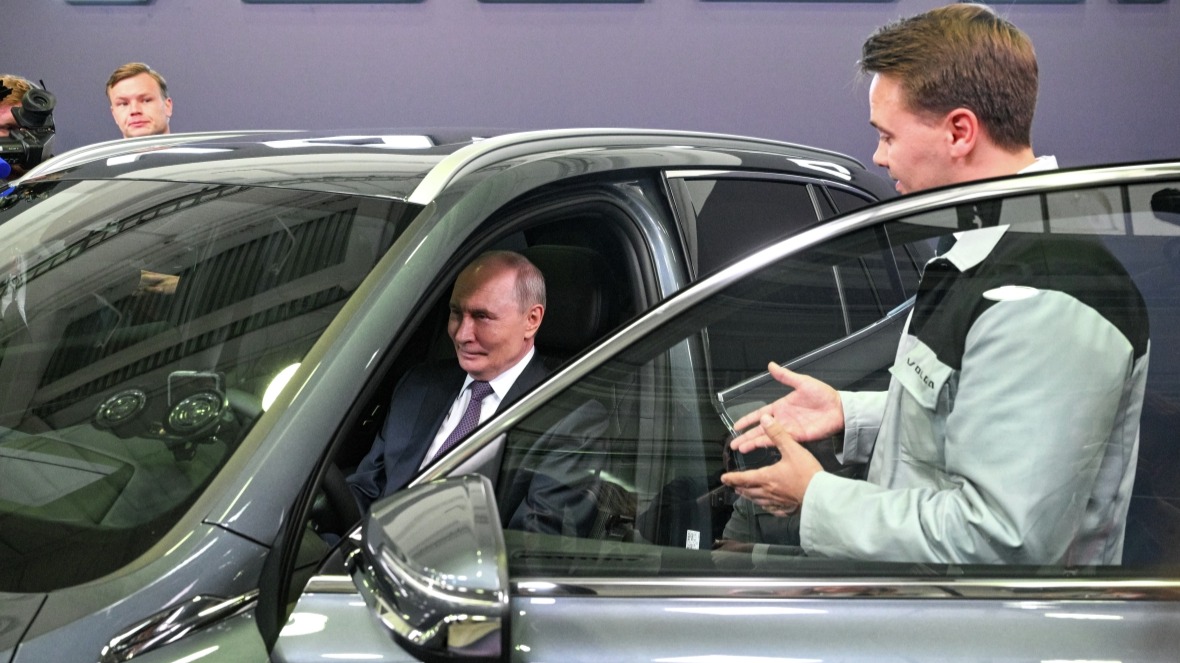 Путин лично протестировал и оценил новый российский автомобиль Volga К50