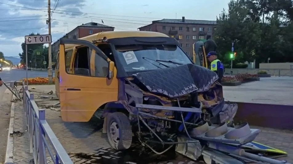 Водитель маршрутки в Кызыле сбил пятерых человек на пешеходном переходе