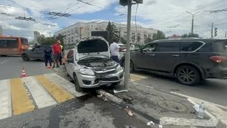 Машина сбила людей на пешеходном переходе в Омске: что делать, если водителю стало плохо за рулем, причины ЧП