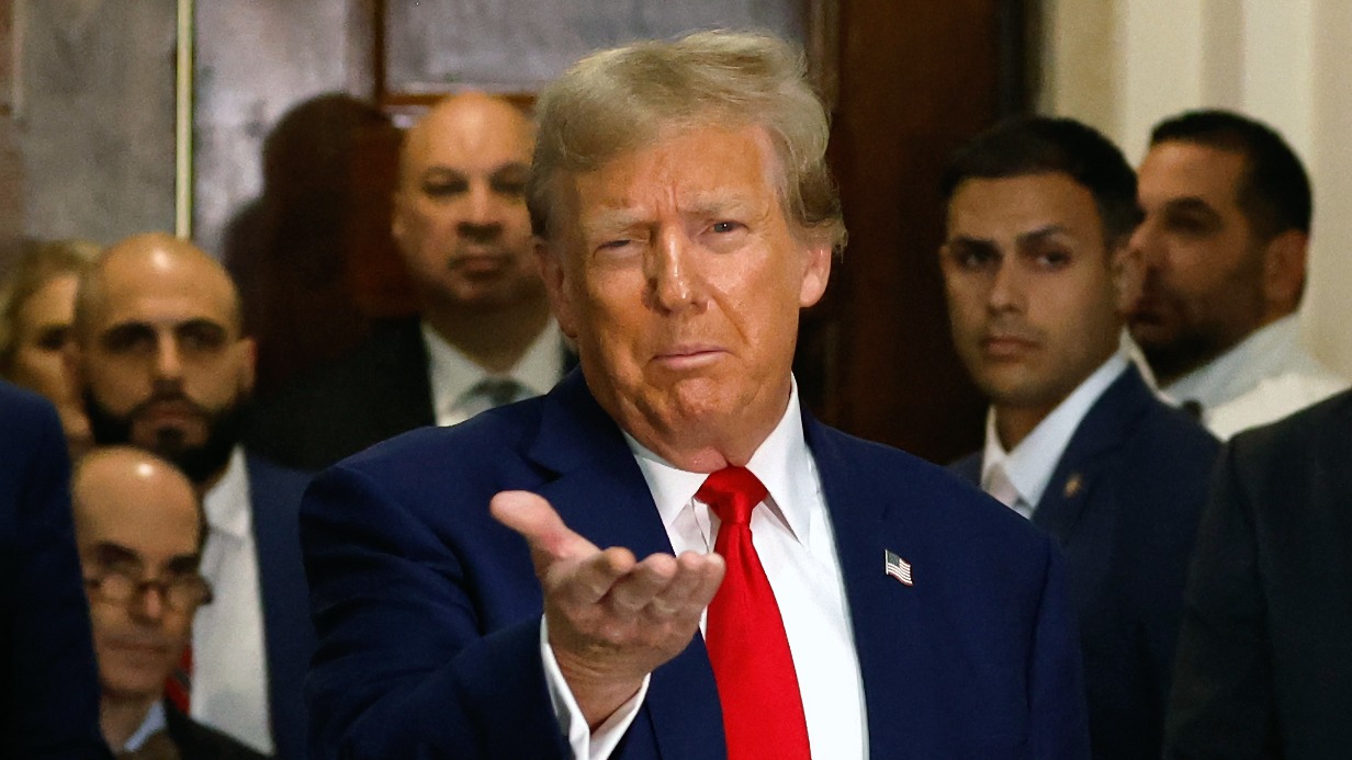 11 января 2024 года. Президент США Дональд Трамп общается с прессой в период слушаний в Верховном суде Нью-Йорка