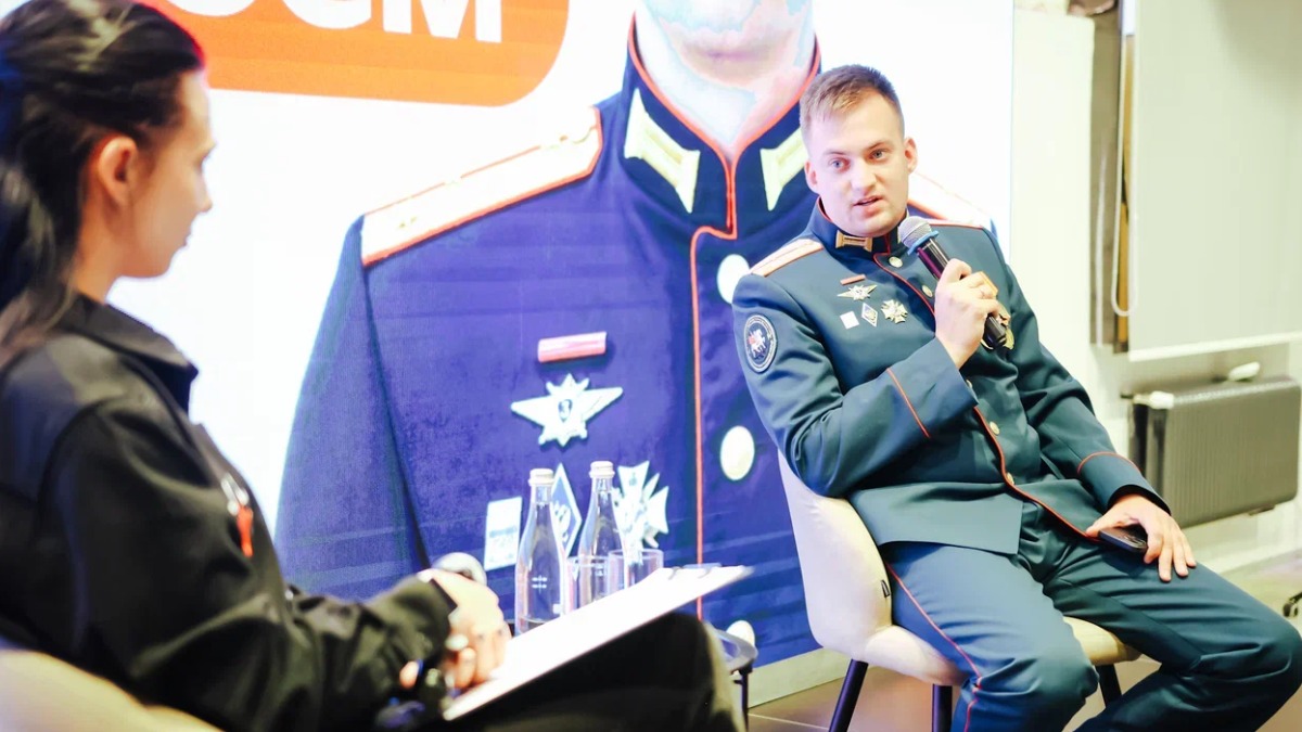 Участник СВО встретился с молодежью Москвы и рассказал о борьбе с терроризмом