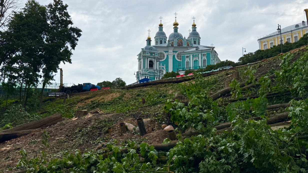Оползень в центре Смоленска раскрыл древний тоннель и тысячелетние остатки жилищ