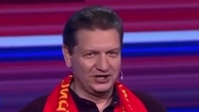 Кандидат в ГД Лихачев спел на дебатах, назвав свой электорат «женщинами в годах»