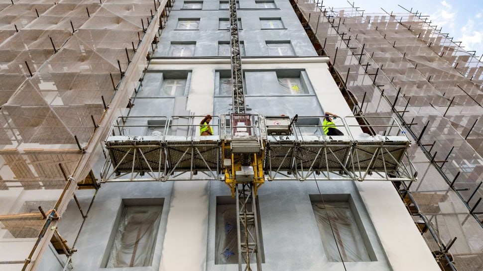 Специалисты обновят фасады Дома на набережной в центре Москвы
